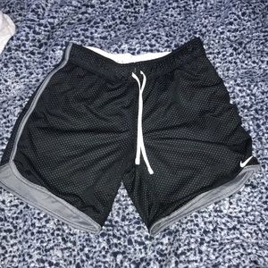 ⚠️4/20⚠️ nike shorts